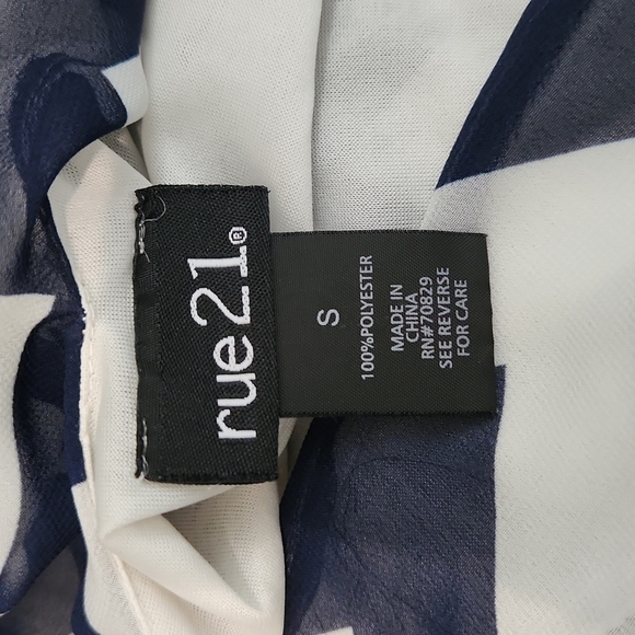 RUE 21 Navy & White Chevron dress size small - Picture 2 of 3